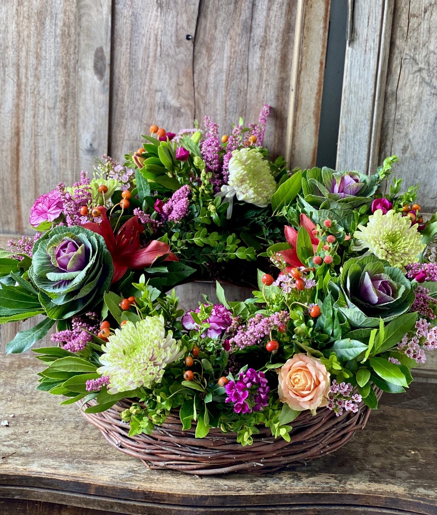 Corona con Flores de Temporada