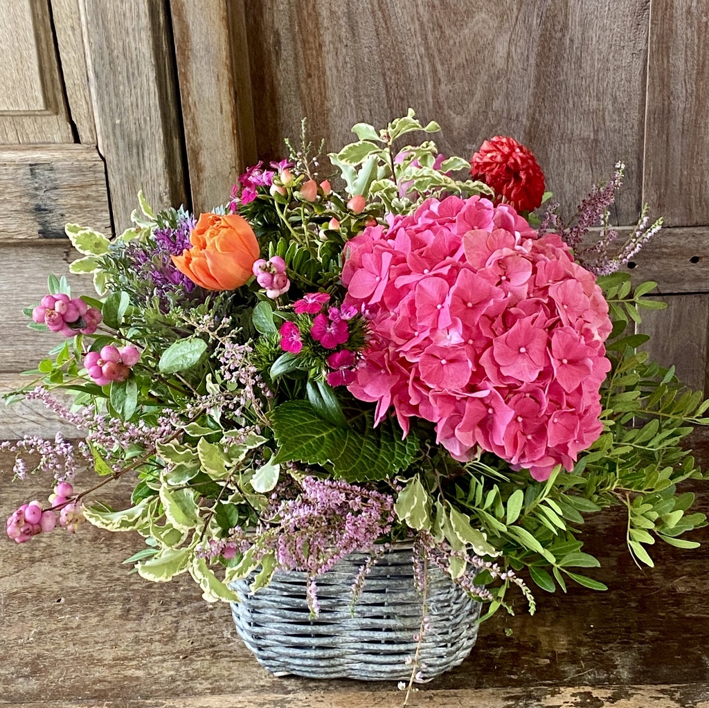 Cestita con Flores de Temporada