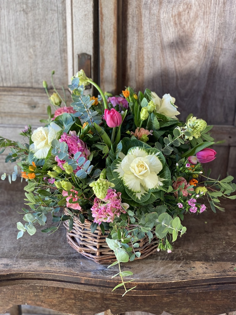 Cesta con Flores de Temporada